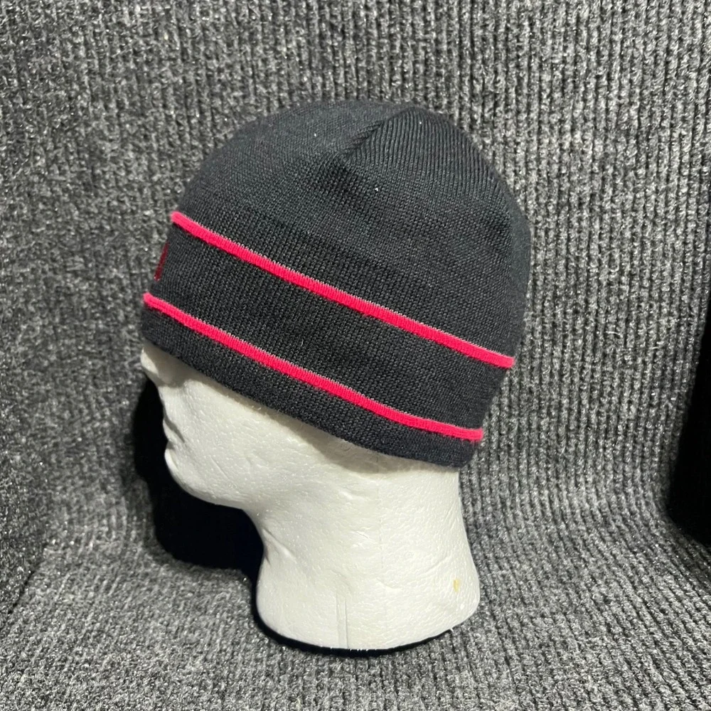 The North Face Beanie Unisex OS Black Red Striped Wool Fleece Lined Winter Hat
